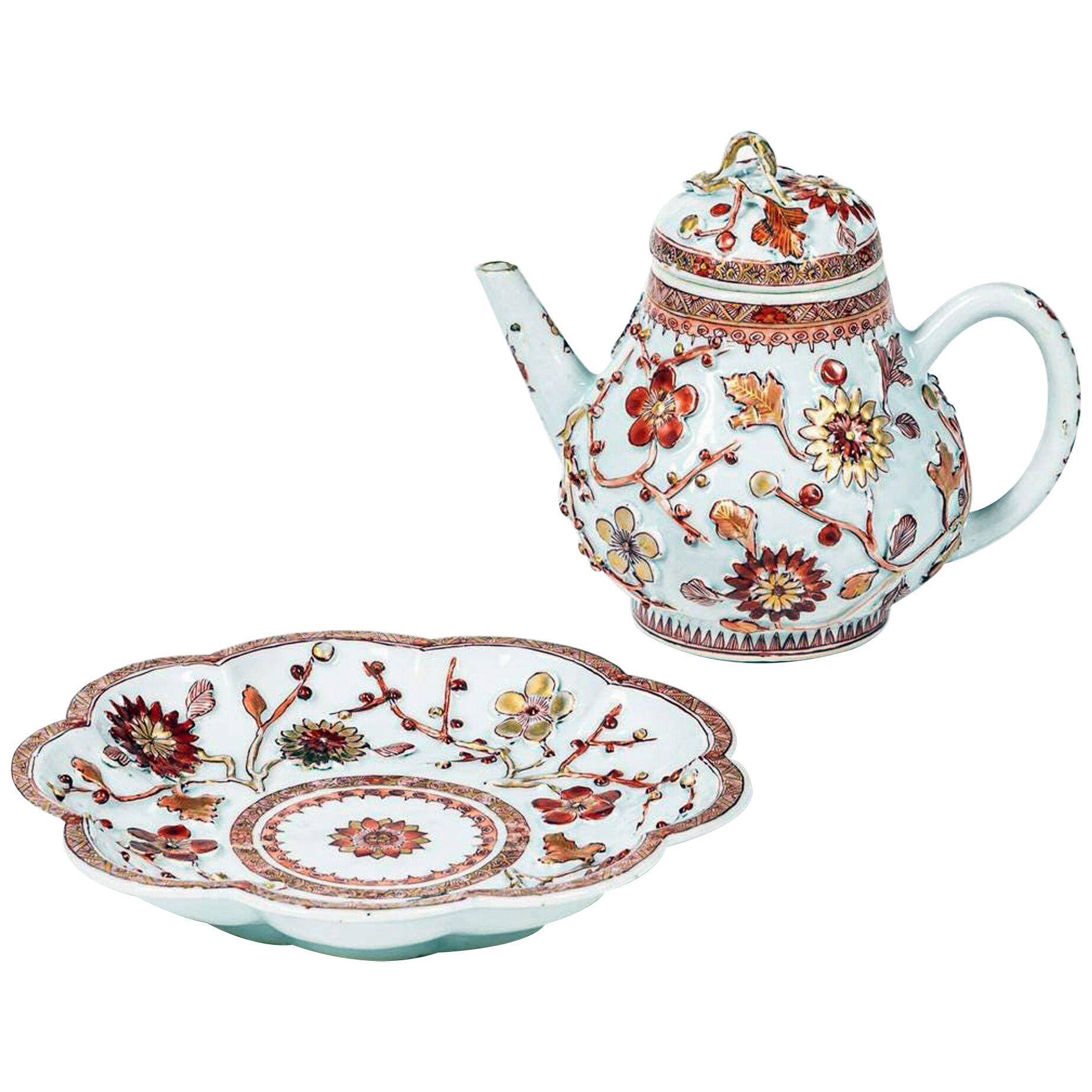 Chinese Export Porcelain Rouge de Fer & Gilt Teapot & Stand, Early 18th Century