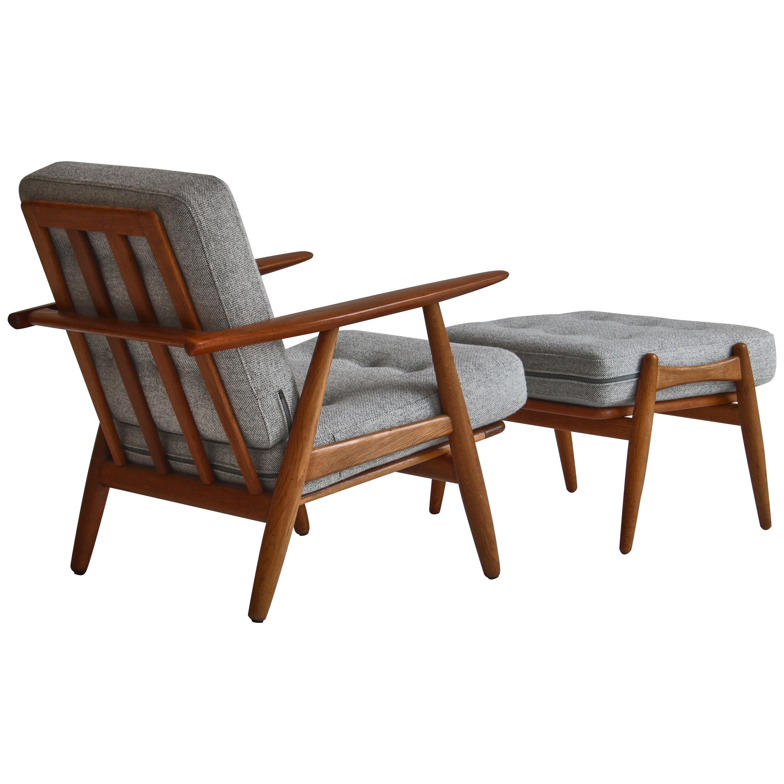 Hans J. Wegner Set of Lounge Chair Model GE-240 & Ottoman in Oak and Teak, 1950s