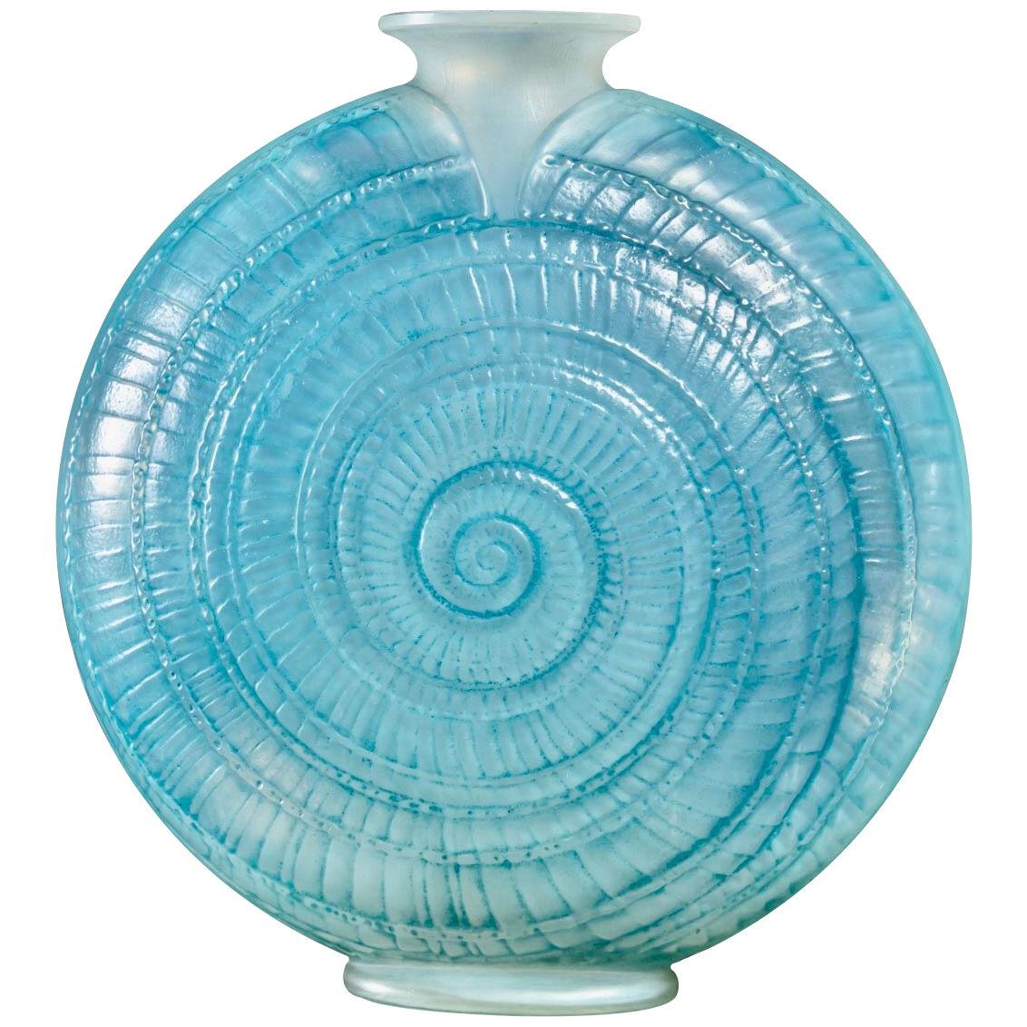 1920 René Lalique - Vase Escargot Opalescent Glass With Blue Patina