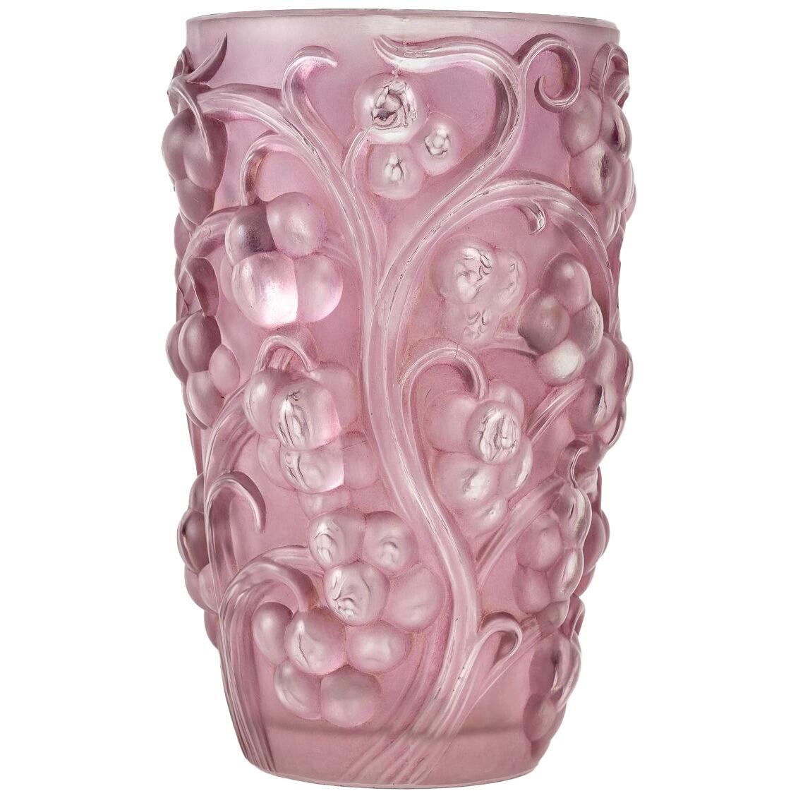 1928 René Lalique - Vase Raisins Frosted Glass With Pink Patina