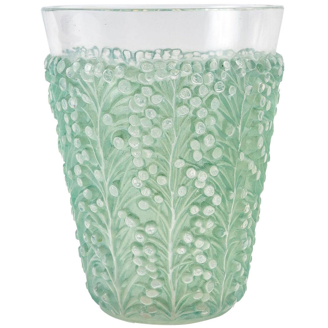 1937 René Lalique - Vase Saint Tropez  Frosted Glass With Green Patina
