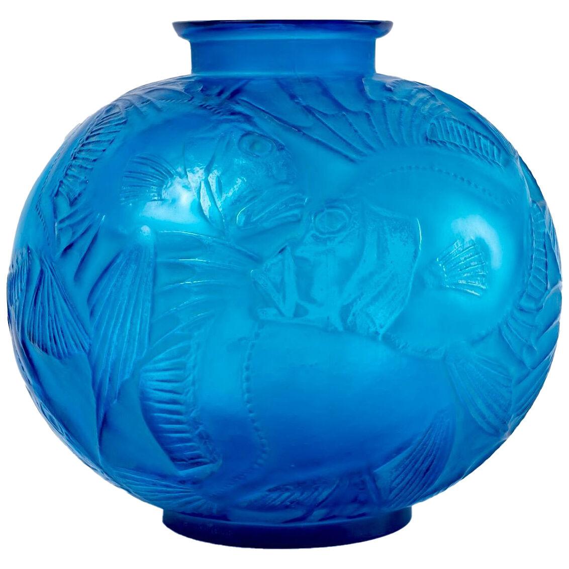 1921 René Lalique - Vase Poissons Electric Blue Glass With White Patina