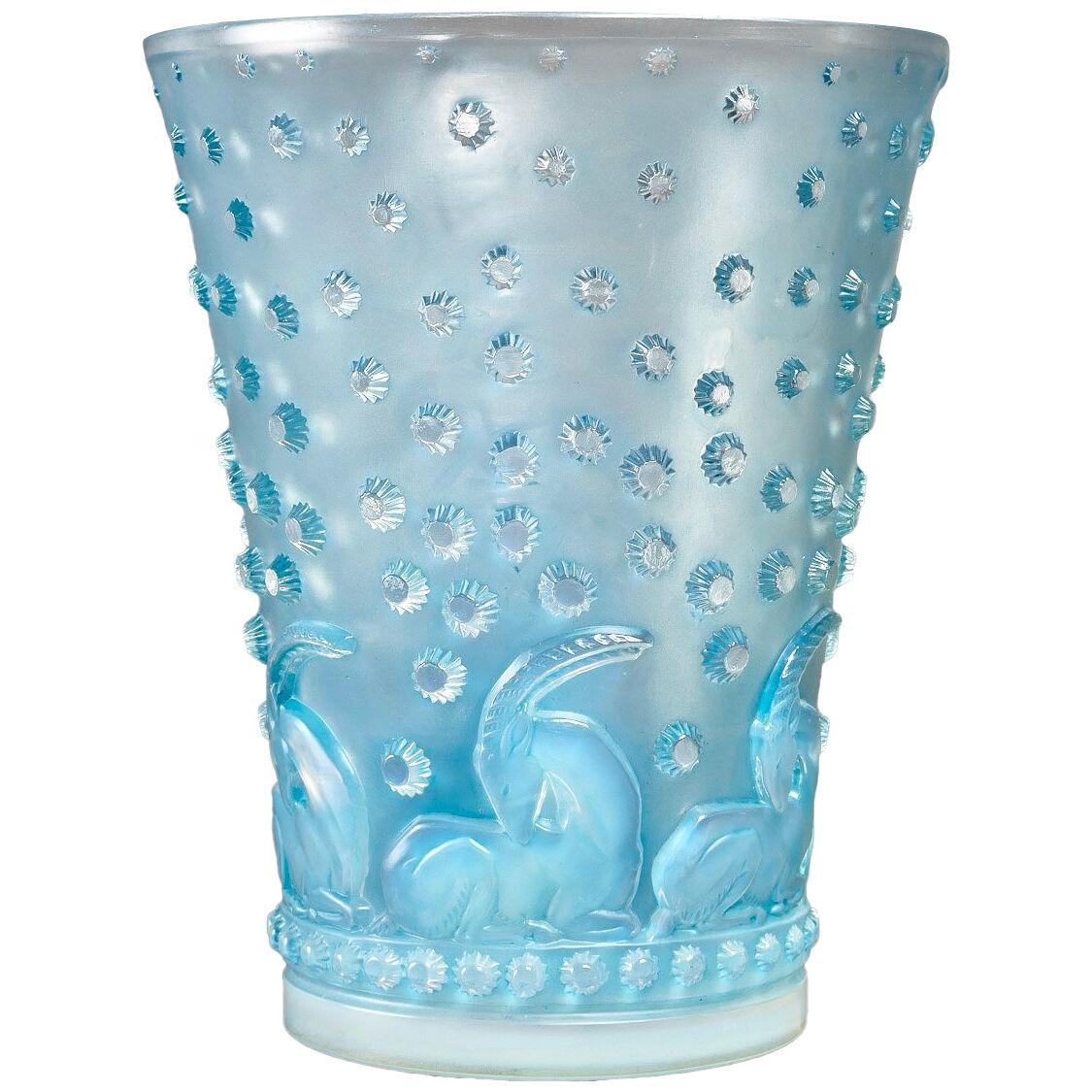 1938 René Lalique - Vase Ajaccio Opalescent Glass With Blue Patina