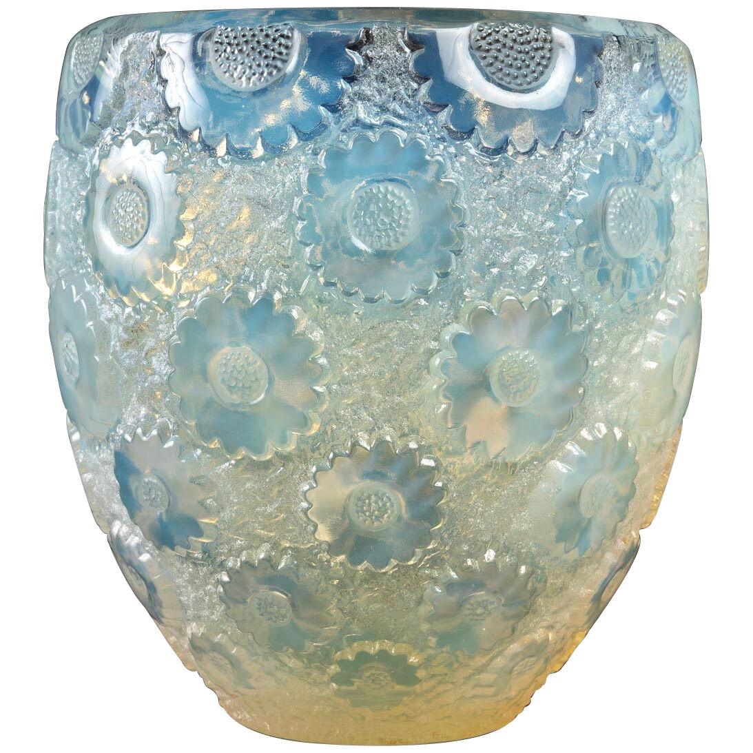 1934 René Lalique - Vase Paquerettes Opalescent Glass Daisy Flowers 