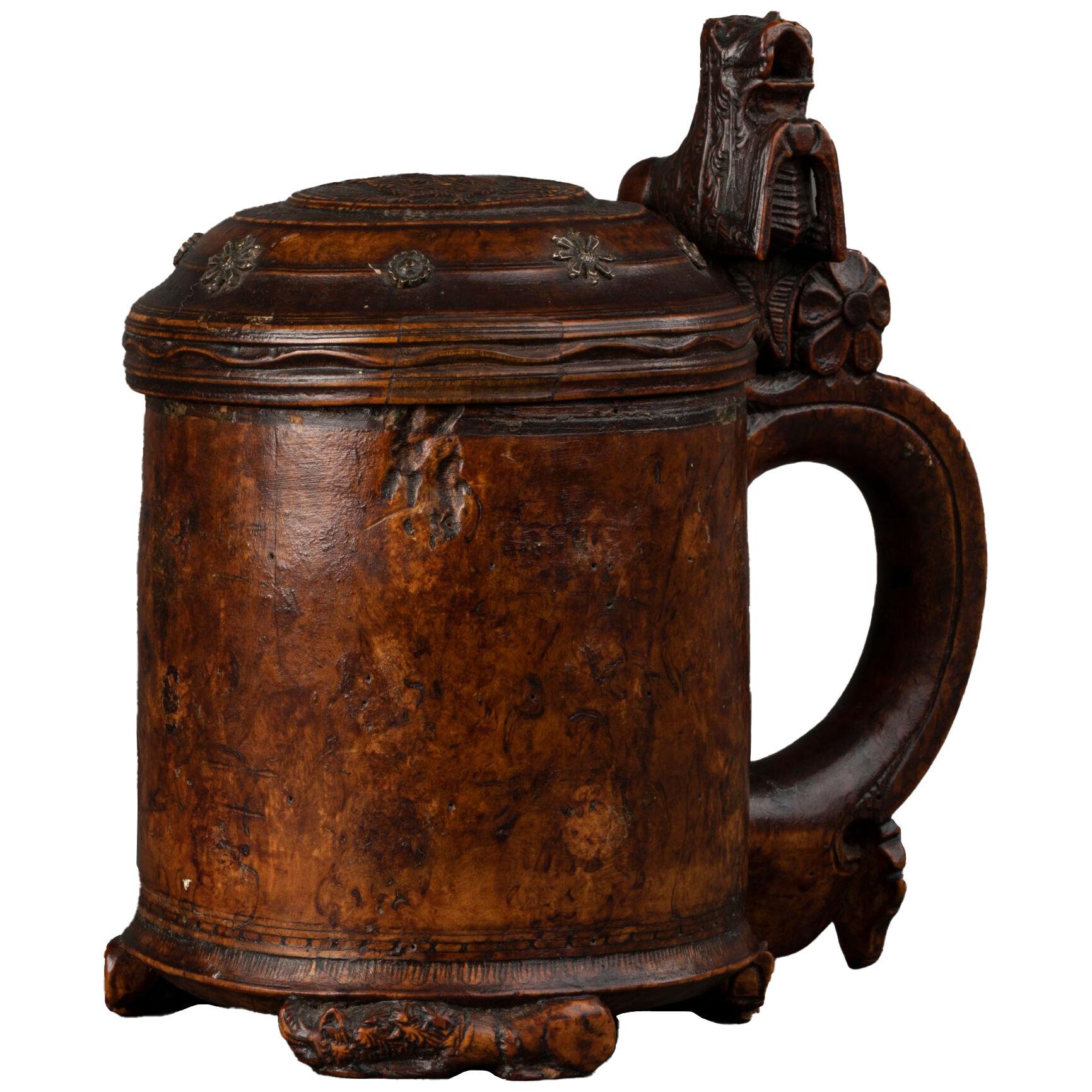 Mug in birch burr - Scandinavia - End of the 17th century