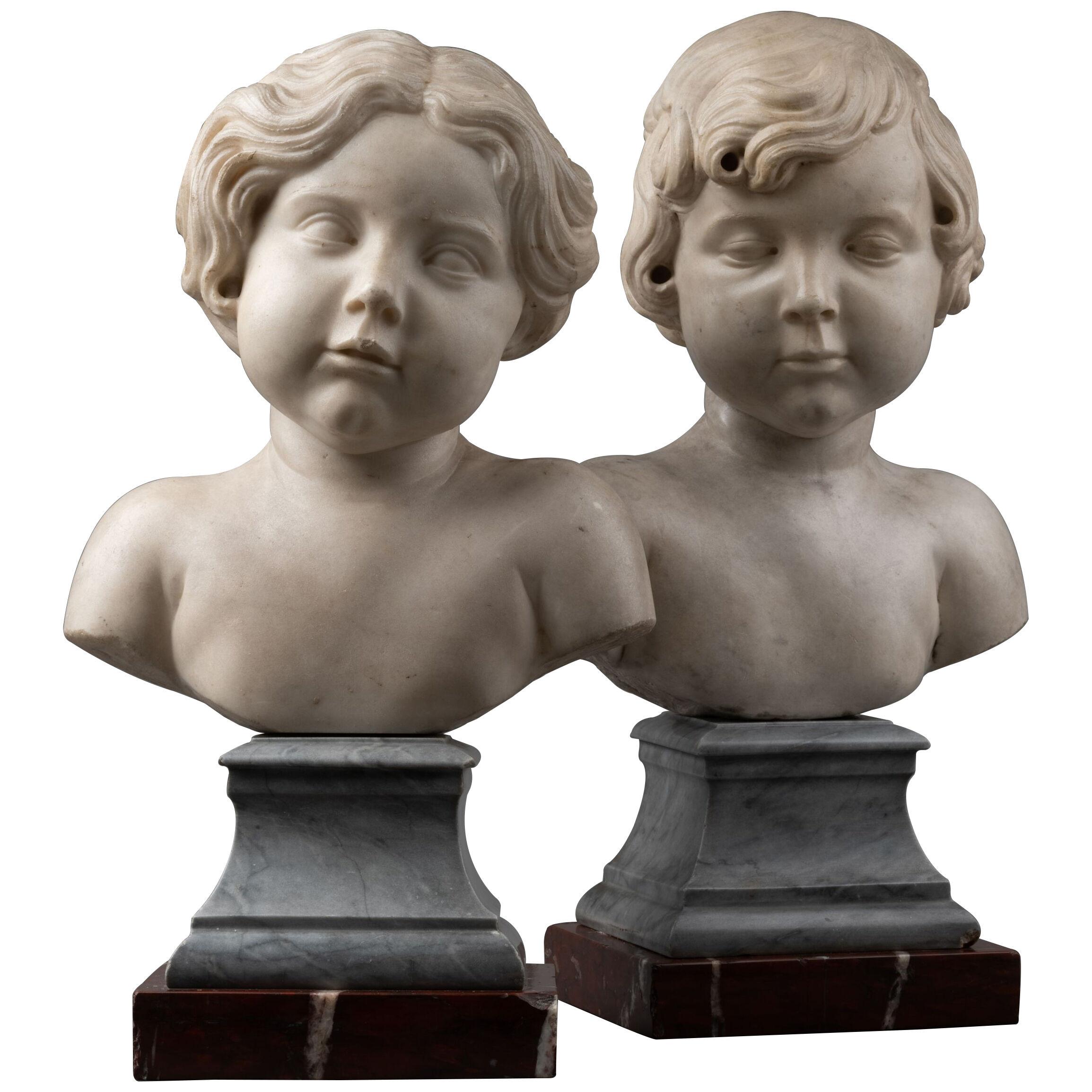 Pair of marble toddlers - Italy - 17th century