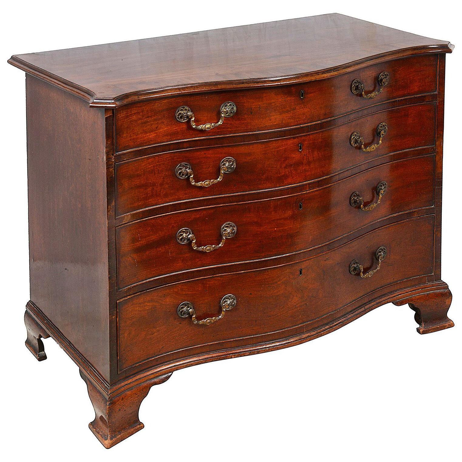 Georgian period mahogany serpentine chest of drawers, circa 1780