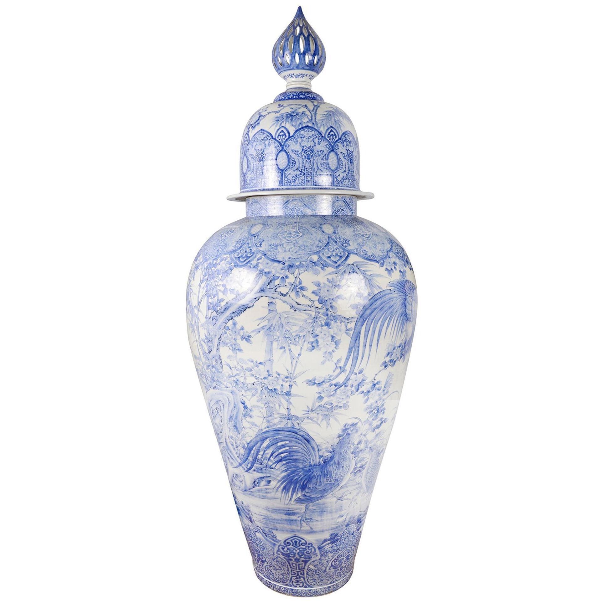 A MONUMENTAL 19TH CENTURY JAPANESE BLUE AND WHITE LIDDED PALACE VASE.