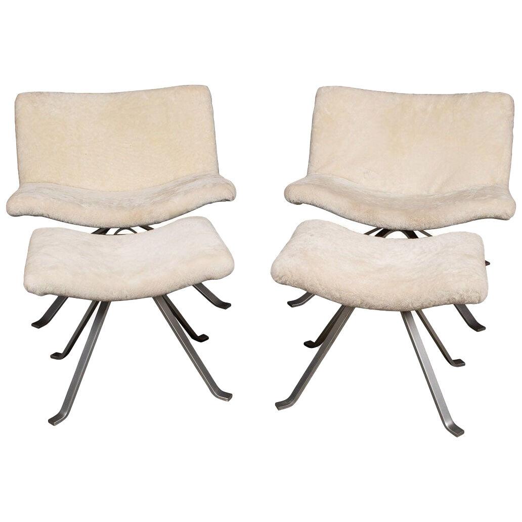 Elegant 20th C Pair Of Swivel Chairs & Foot Rests In Natural Shearling c.1980