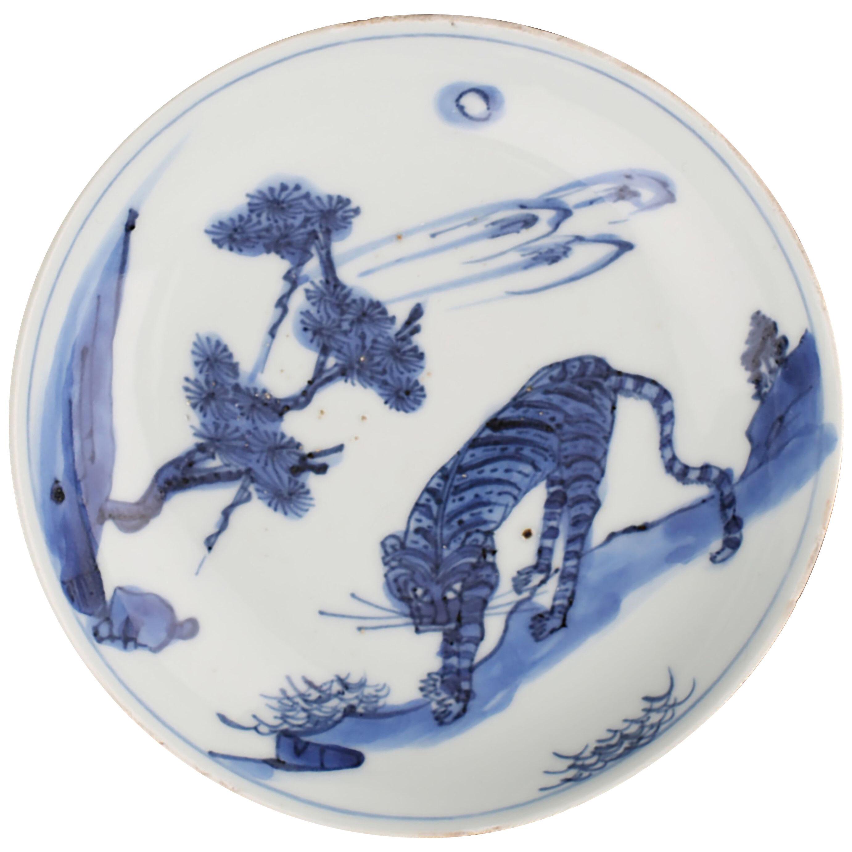 Blue and white saucer dish painted with a prowling tiger 