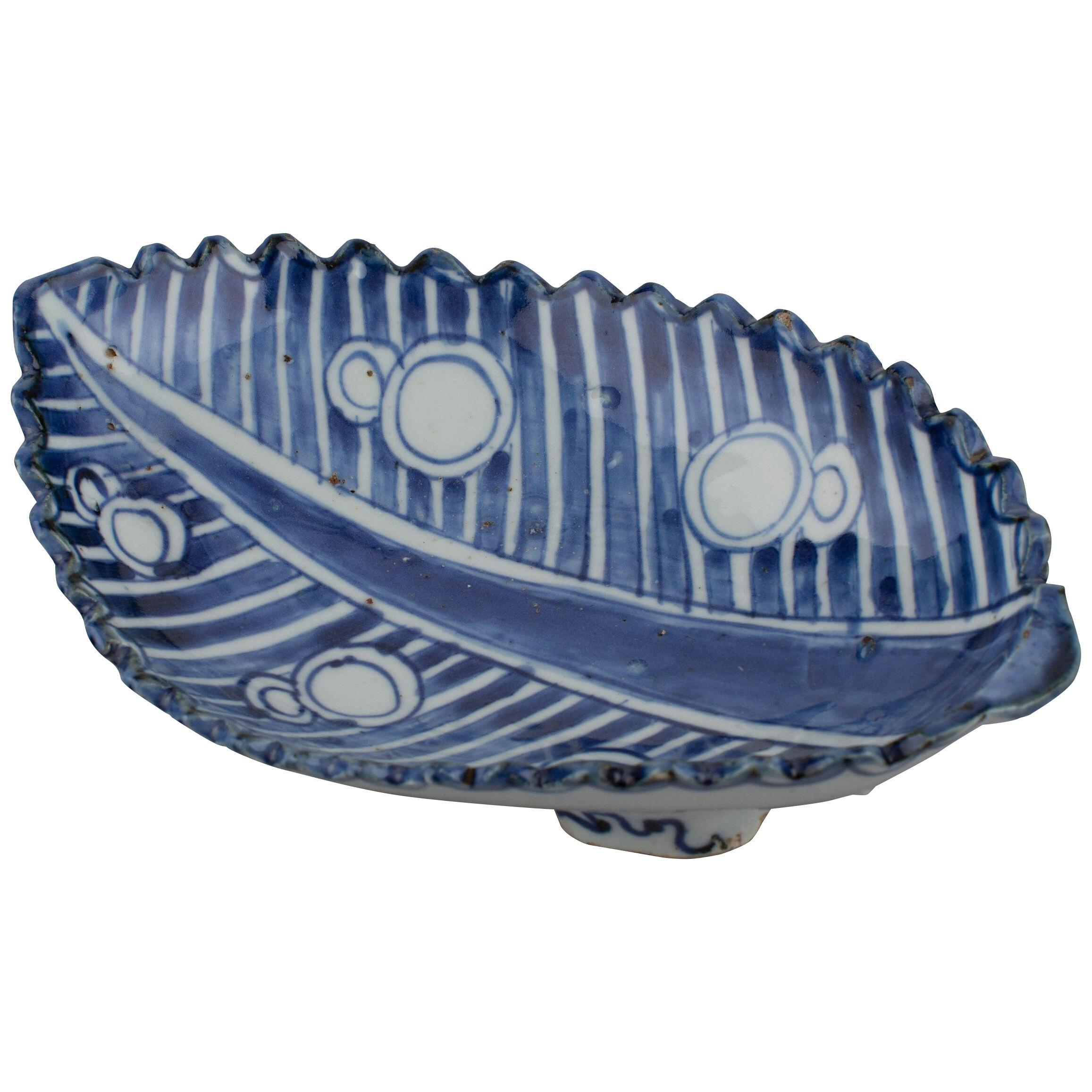 Blue and white moulded leaf shape dish on three bracket feet